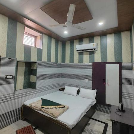 Bhagat Ji Guest House Ayodhya エクステリア 写真