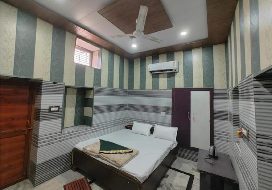 Bhagat Ji Guest House Ayodhya エクステリア 写真