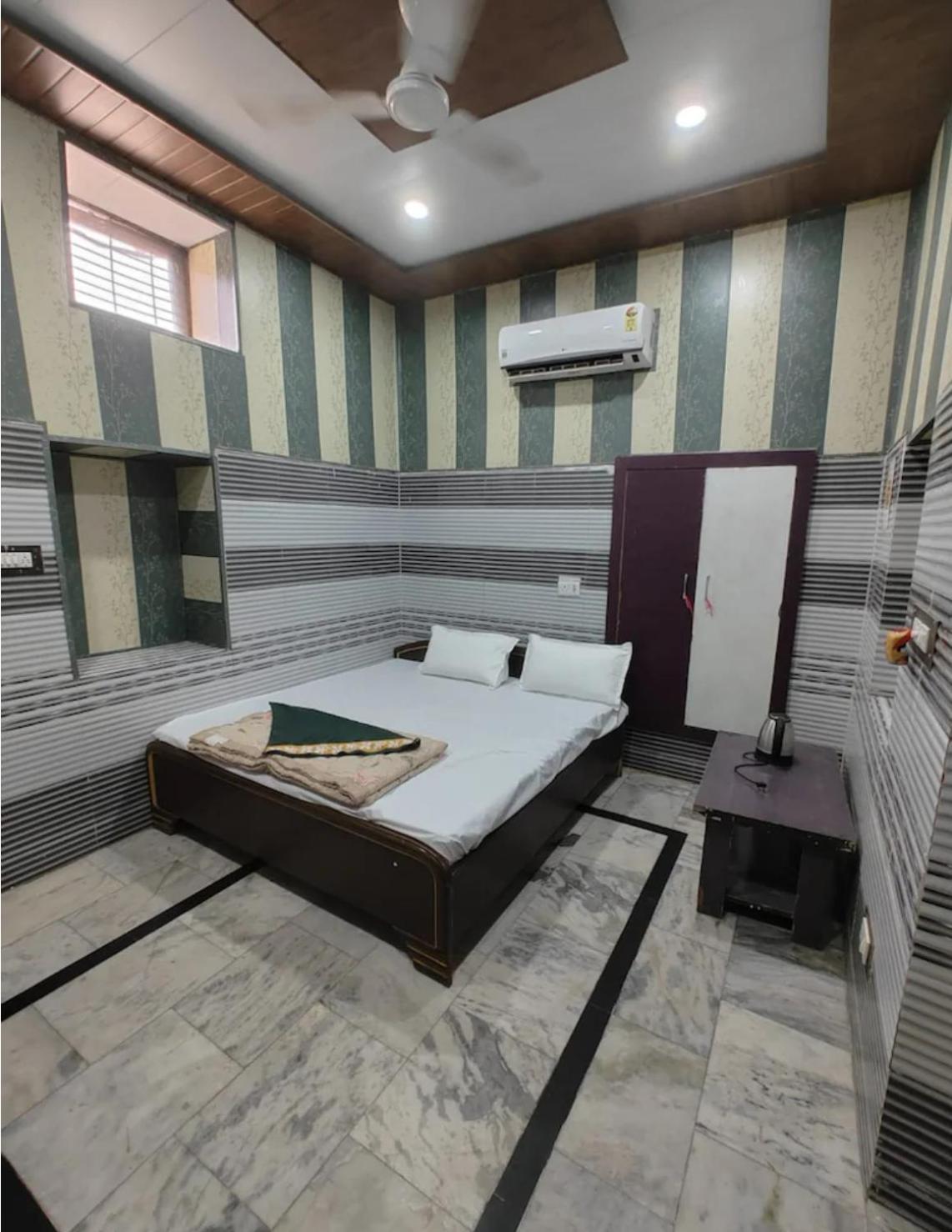 Bhagat Ji Guest House Ayodhya エクステリア 写真